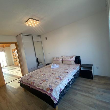 Villa Leona Palushaj 도니 스토이 외부 사진