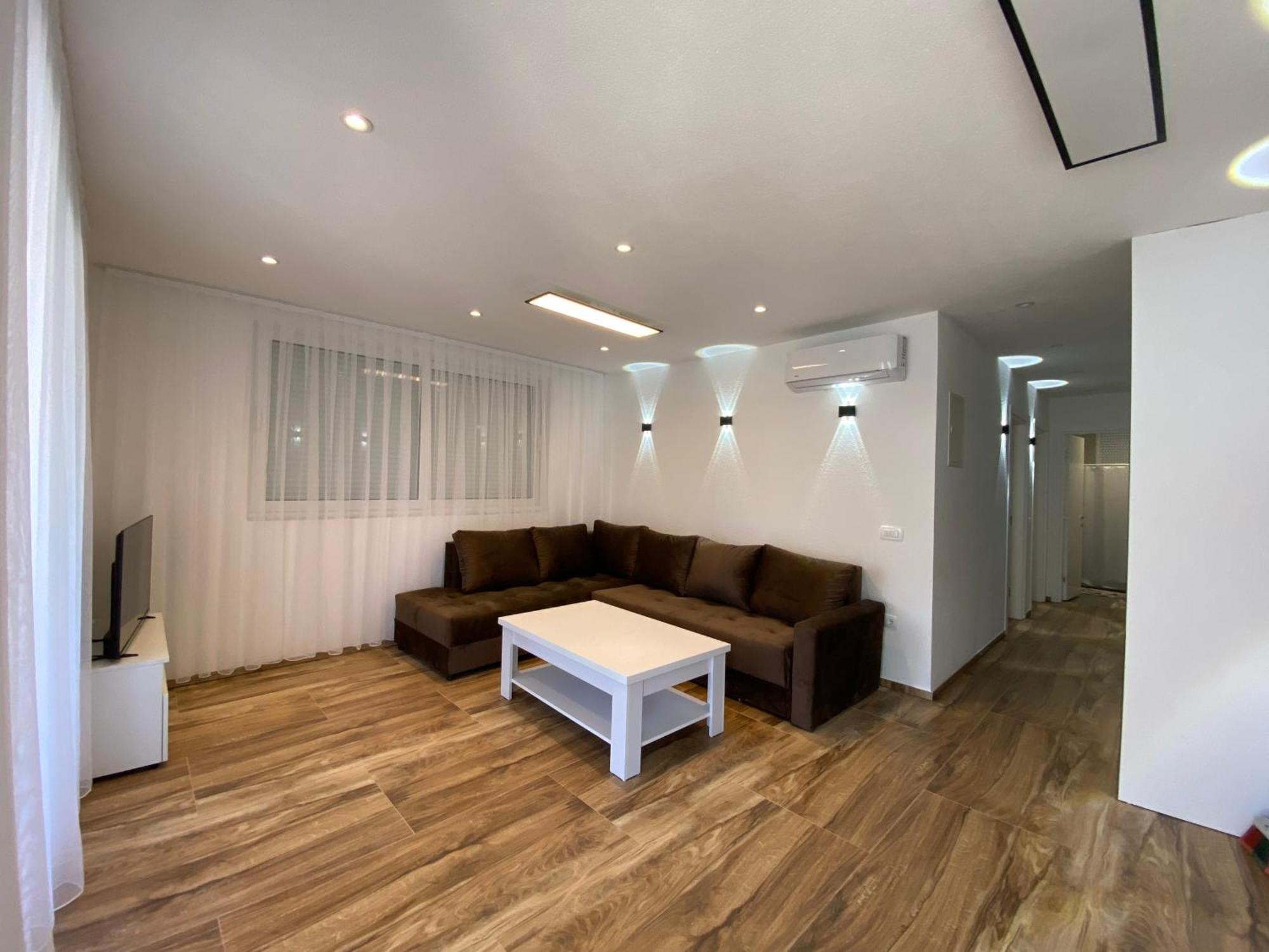 Villa Leona Palushaj 도니 스토이 외부 사진